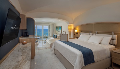 Superior Honeymoon Suite Ocean Front- King Size Bed