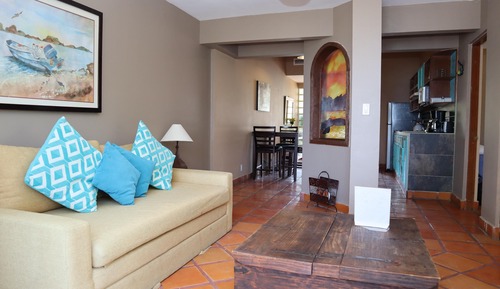 Suite estudio superior, vistas parciales al mar