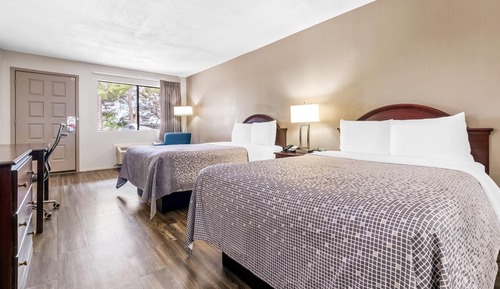 Habitación estándar, 2 camas dobles, no fumadores (Pet Friendly)