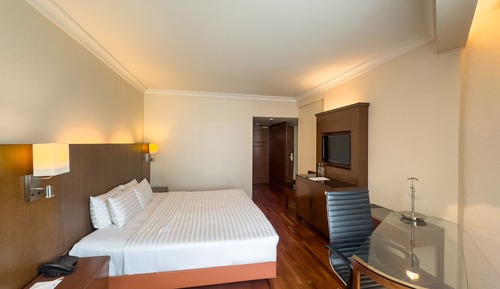 Deluxe King Bed