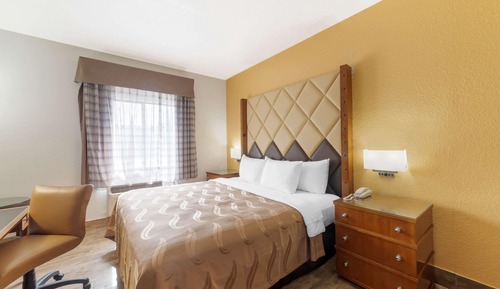 1 Queen Bed, Non Smoking, Exterior Corridor, Accessible Room, Bathtub