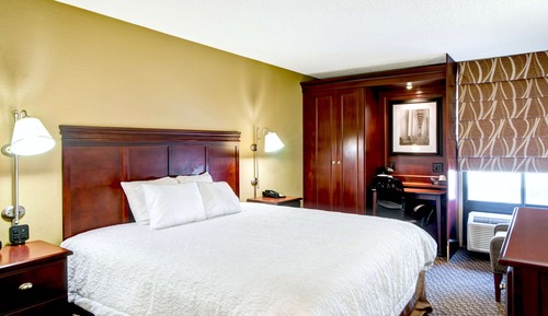 Estándar con cama de matrimonio King