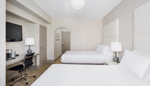 Habitación estándar, 2 camas dobles, bañera accesible (Mobility)