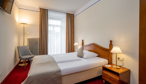 Queenbed Room