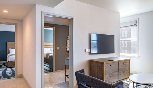 Habitación Deluxe, 2 camas de matrimonio, accesible para personas con discapacidad, bañera (Hearing)