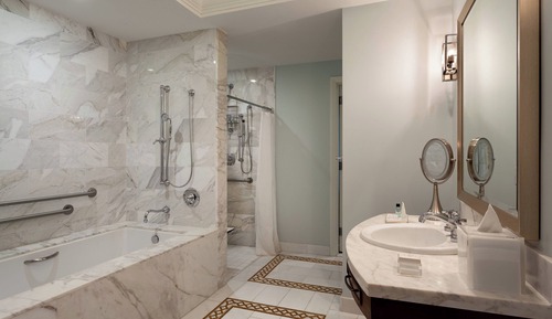 Suite junior, varias camas (Mobility Accessible, Roll-in Shower)