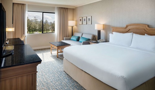 Estándar con cama de matrimonio King