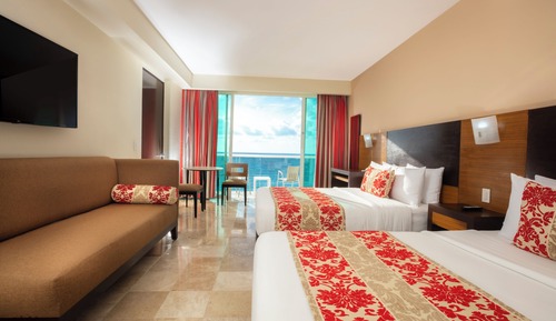 Habitación Club, 2 camas dobles, balcón, vistas al mar