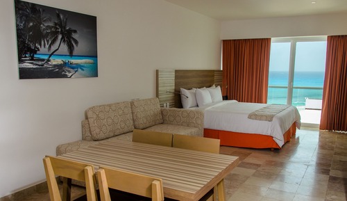 Estudio familiar, 1 cama de matrimonio grande con sofá cama, vistas al mar