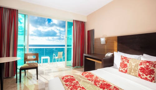 Habitación romántica, 1 cama de matrimonio grande, balcón, frente al mar