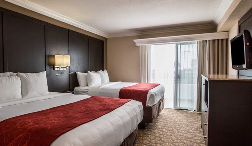 Family Suite, 2 Queen Beds with Sofabed, Non Smoking