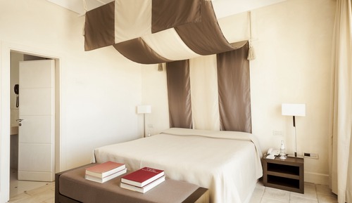 Suite (Art, Sea Side)