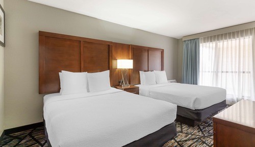 Suite, 1 cama de matrimonio grande, fumadores, frigorífico y microondas