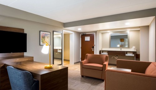 Suite, 1 cama de matrimonio grande, frigorífico y microondas (Wet bar)