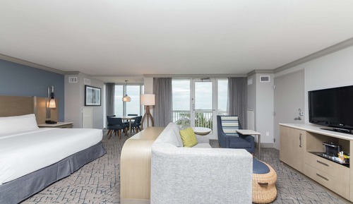 Suite junior, 1 cama de matrimonio grande, frente al mar (with roll-in shower)
