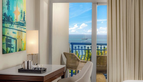 Habitación, 2 camas de matrimonio, vistas parciales al mar, en una planta alta (Aruba)