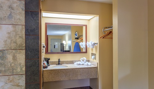 Habitación superior, 1 cama de matrimonio grande (Handicapped Tub)