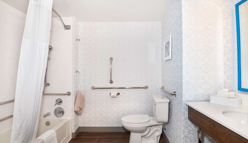 Habitación, 1 cama de matrimonio grande, accesible para personas con discapacidad, bañera