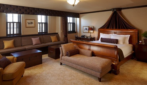 Suite (Carriage House Governor)