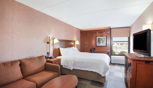 Estudio, matrimonial grande y sofá cama