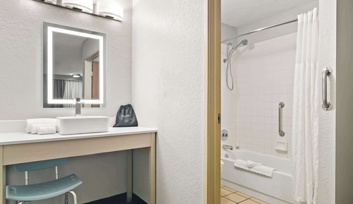 Habitación estándar, 2 camas dobles, accesible para personas con discapacidad, planta baja