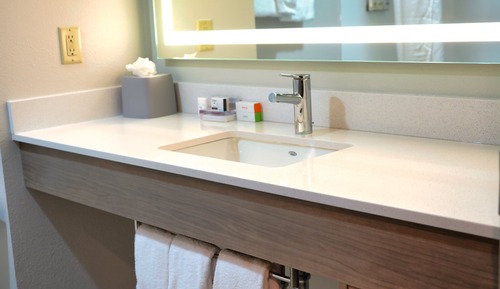 Suite, 1 cama de matrimonio grande (Mobility, Accessible Tub)