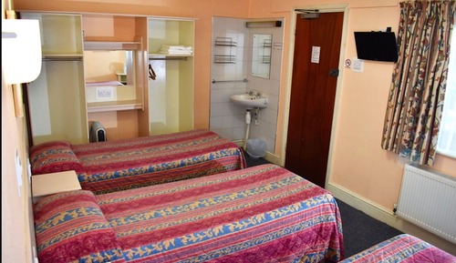 Habitación triple, baño compartido