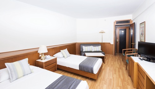 Habitación doble, vistas parciales al mar