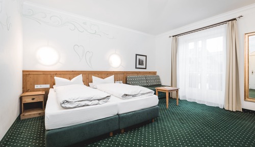 Doppelzimmer Comfort mit Balkon Dorfplatz