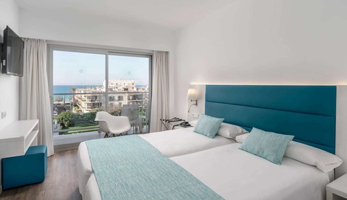 Habitación doble superior, balcón, vistas al mar (2 adults + 1 child)