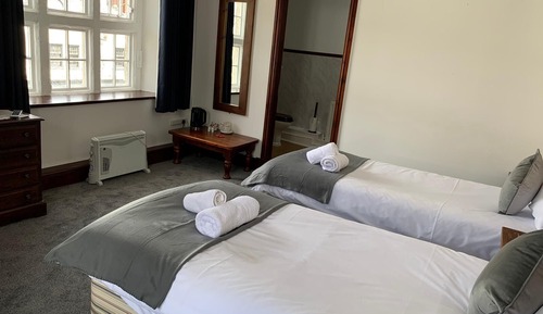 Habitación estándar con 2 camas individuales, baño privado