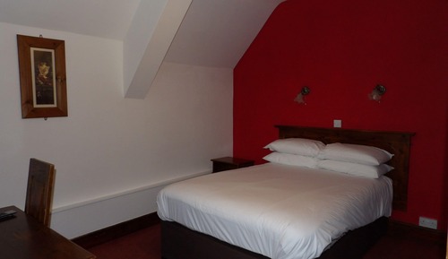 Habitación superior con 1 cama doble o 2 individuales, accesible para personas con discapacidad