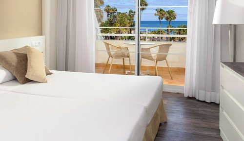 Habitación familiar, vistas al mar (2 Adults and 2 Children)