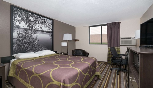 Standard Room, 1 Queen Bed (Non-Smoking)