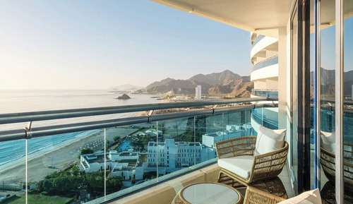 Habitación superior, 1 cama de matrimonio grande con sofá cama, vistas al mar (Balcony)
