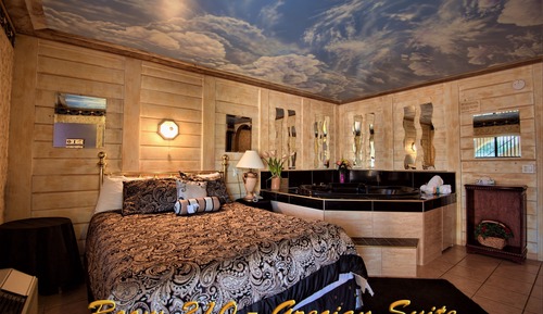 1 King or 1 Queen Bed, Non Smoking, Jetted Tub Suite (Safari, Swimmers Paradise or Tahiti)