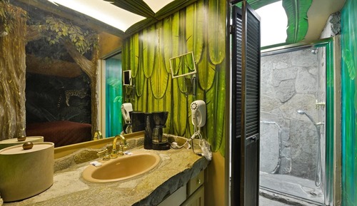 1 King Bed, Non Smoking, Jetted Tub Suite (Jungle, Cave, or 50s Theme)