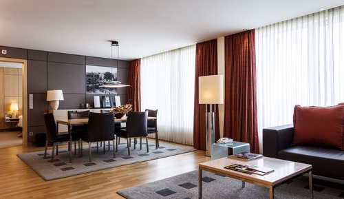 Suite (Senator)