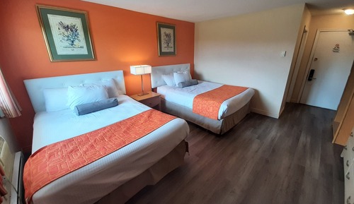 Habitación, 2 camas dobles (Drive-Up Ground Floor)