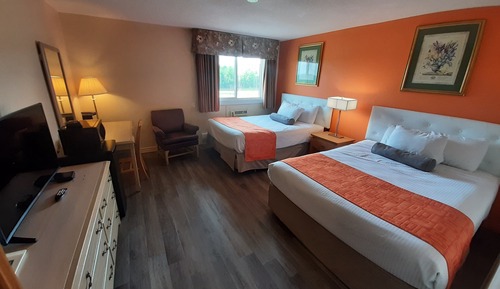 Habitación, 2 camas de matrimonio (Drive-Up Ground Floor)