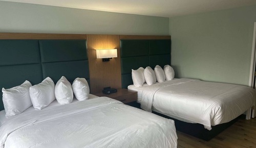 Suite ejecutiva, 2 camas de matrimonio, no fumadores (Mobility, Bathtub w/Grab Bars)