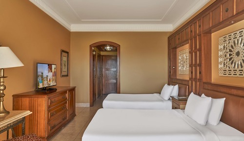 Habitación con 2 camas individuales, vistas al jardín