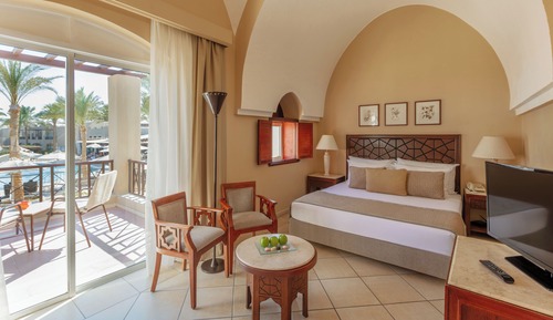 Superior Queen or Twin Room, Pool view