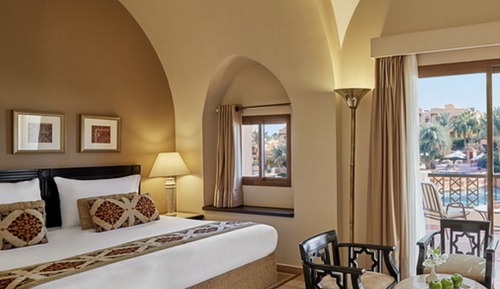 Habitación superior, vistas a la piscina (Queen Bed or Twin Bed)