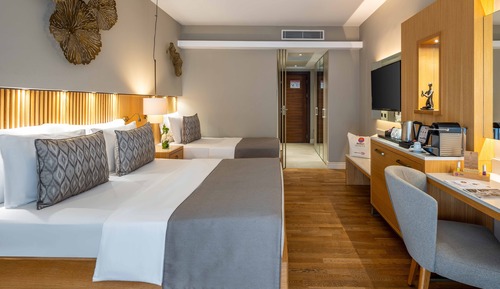 Habitación cuádruple Deluxe, acceso a la piscina (2 Adults 2 Children)