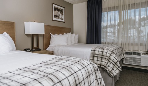 Habitación (Hotel Room with Two Queens Sleeps 4)