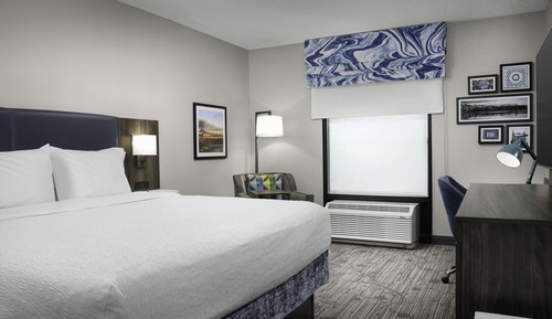 Estándar con cama de matrimonio King