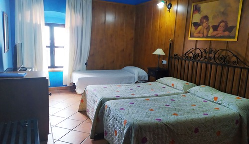 Habitación doble (2 adults + 1 child)