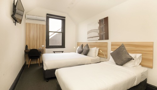 Triple room with shared bathroom 