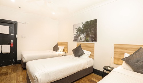 Triple room with shared bathroom 3 singles